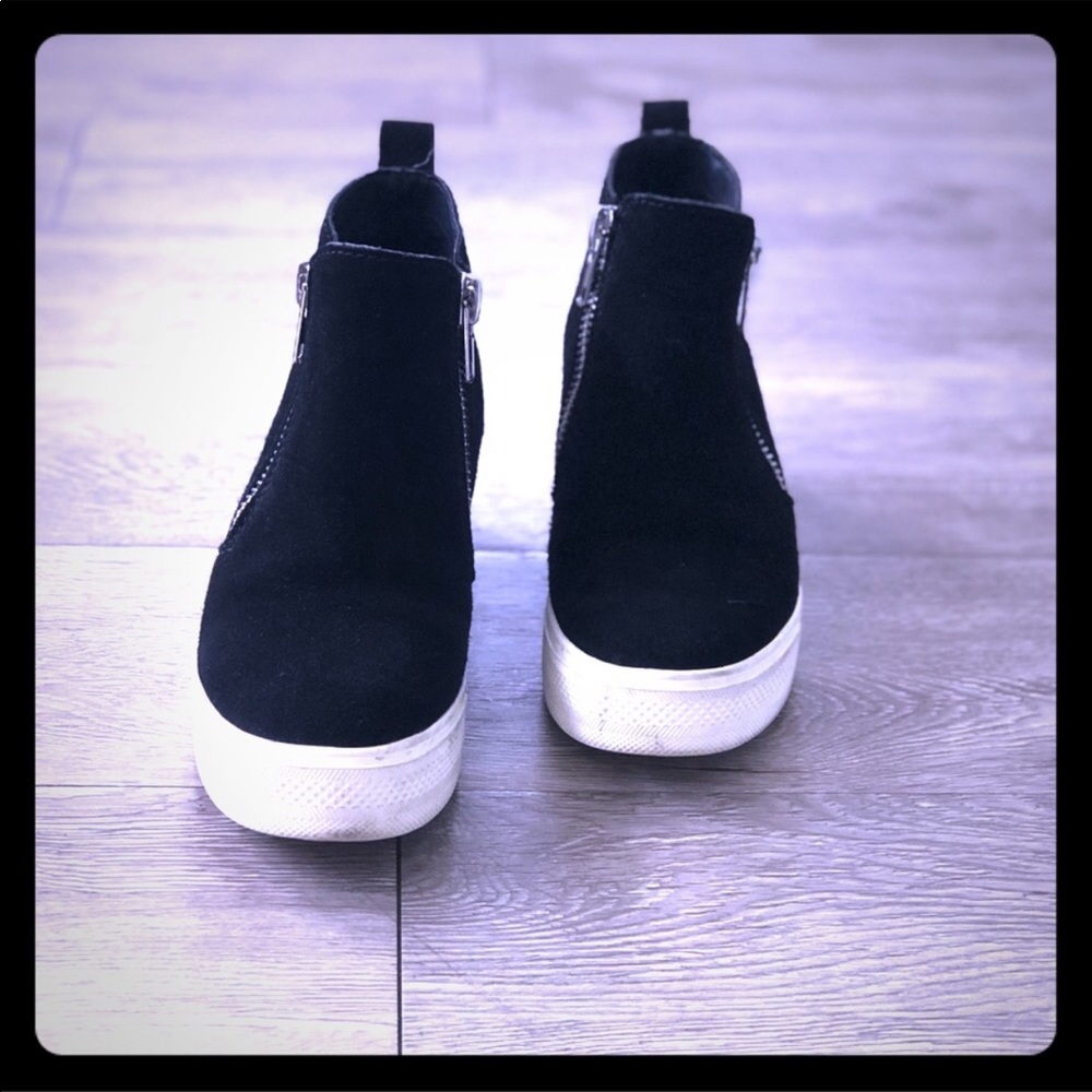 Steve Madden black wedge sneakers- size 7